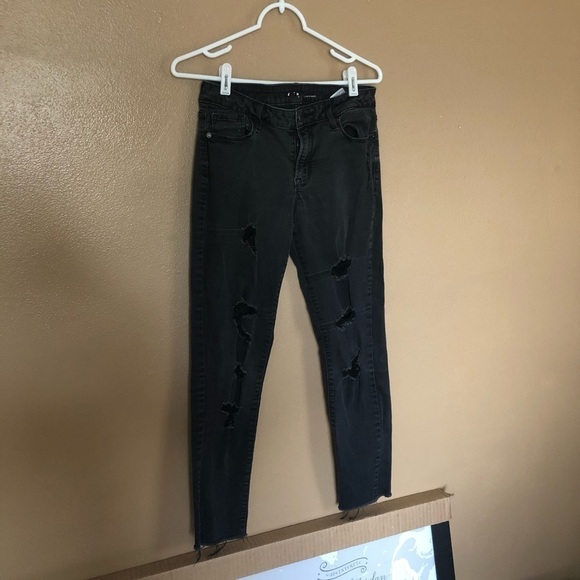 Old Navy Rockstar Skinny Distressed Black Jean Size 8R - Picture 1 of 5